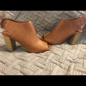 Gap bootie heel